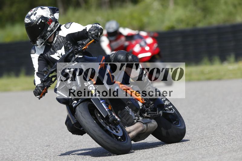 /Archiv-2025/09 22.04.2025 Cornu Master School ADR/rot-rouge/38